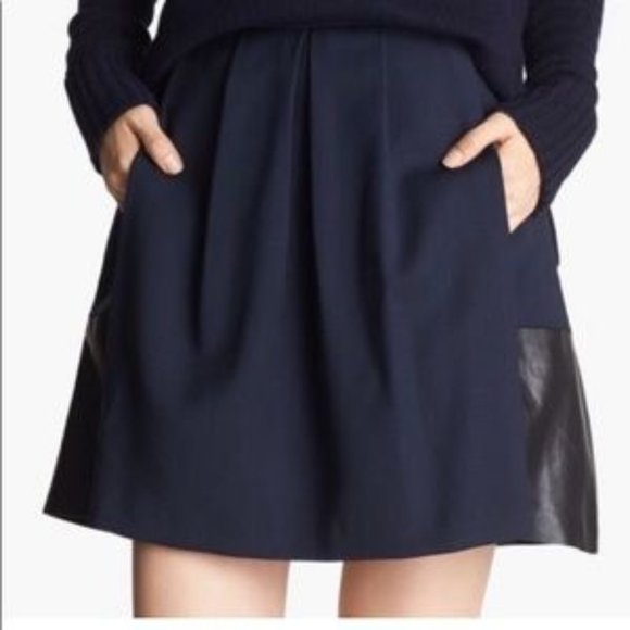 Vince pleated navy wool mini skirt w/black leather trim, size 2 - Picture 1 of 6